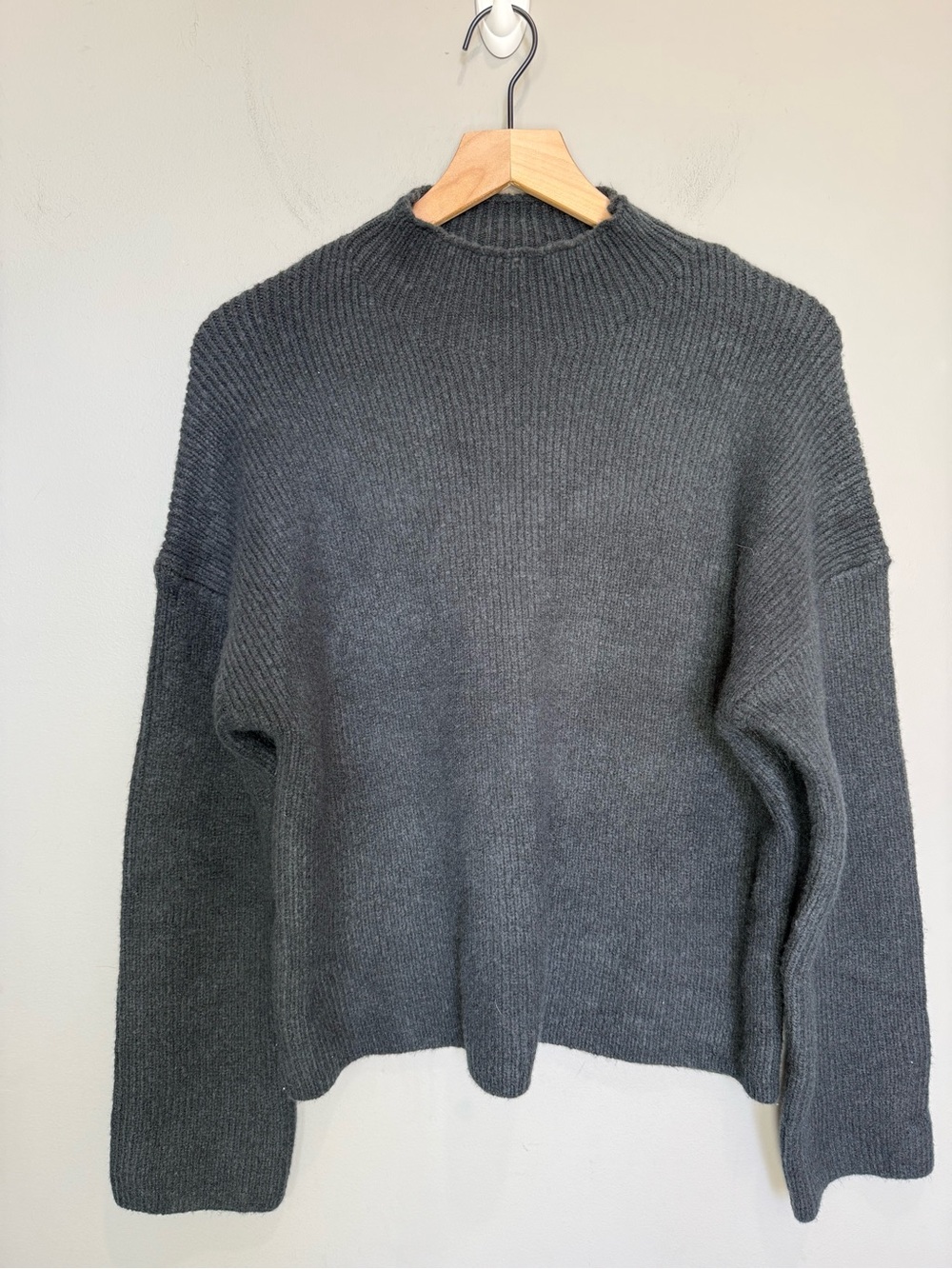 Abercrombie & Fitch Charcoal/Black Ribbed Mock Neck Sweater Size S